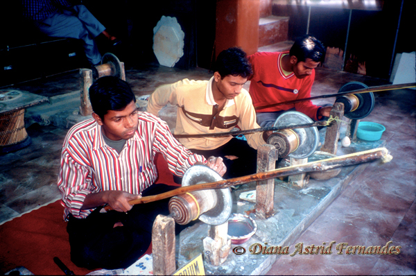 India-stonemasons-at-work